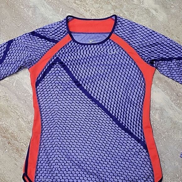 NIKE DRI-FIT WOMENS RUNNING /ATHLETIC LONG SLEEVE TEE SIZE SMALL - Picture 2 of 6